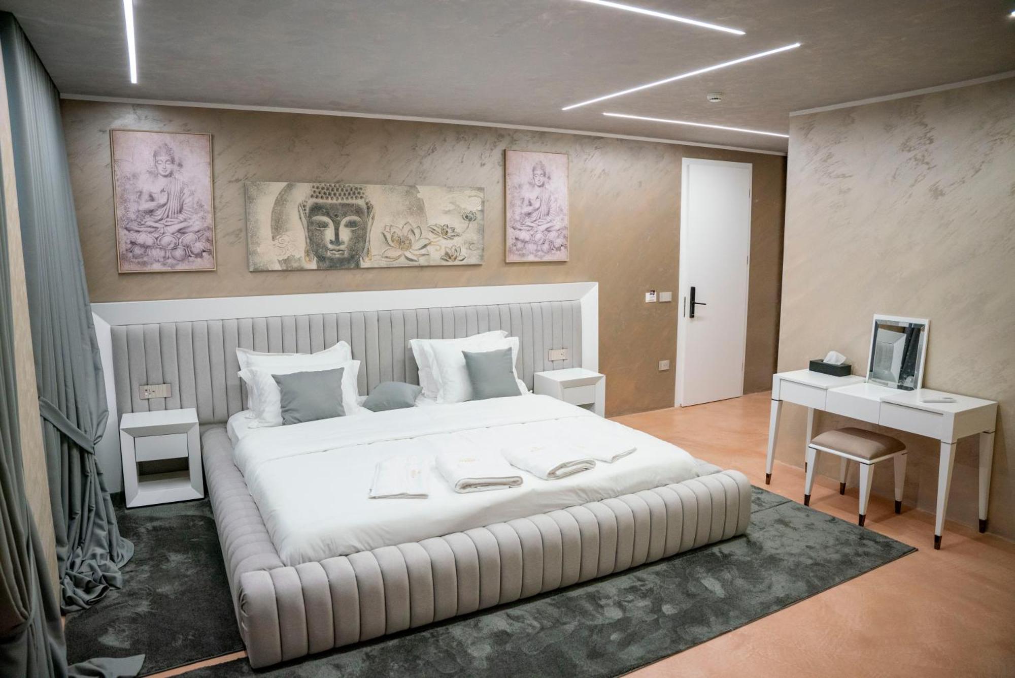 Hotel Pernoca Durrës Exteriör bild