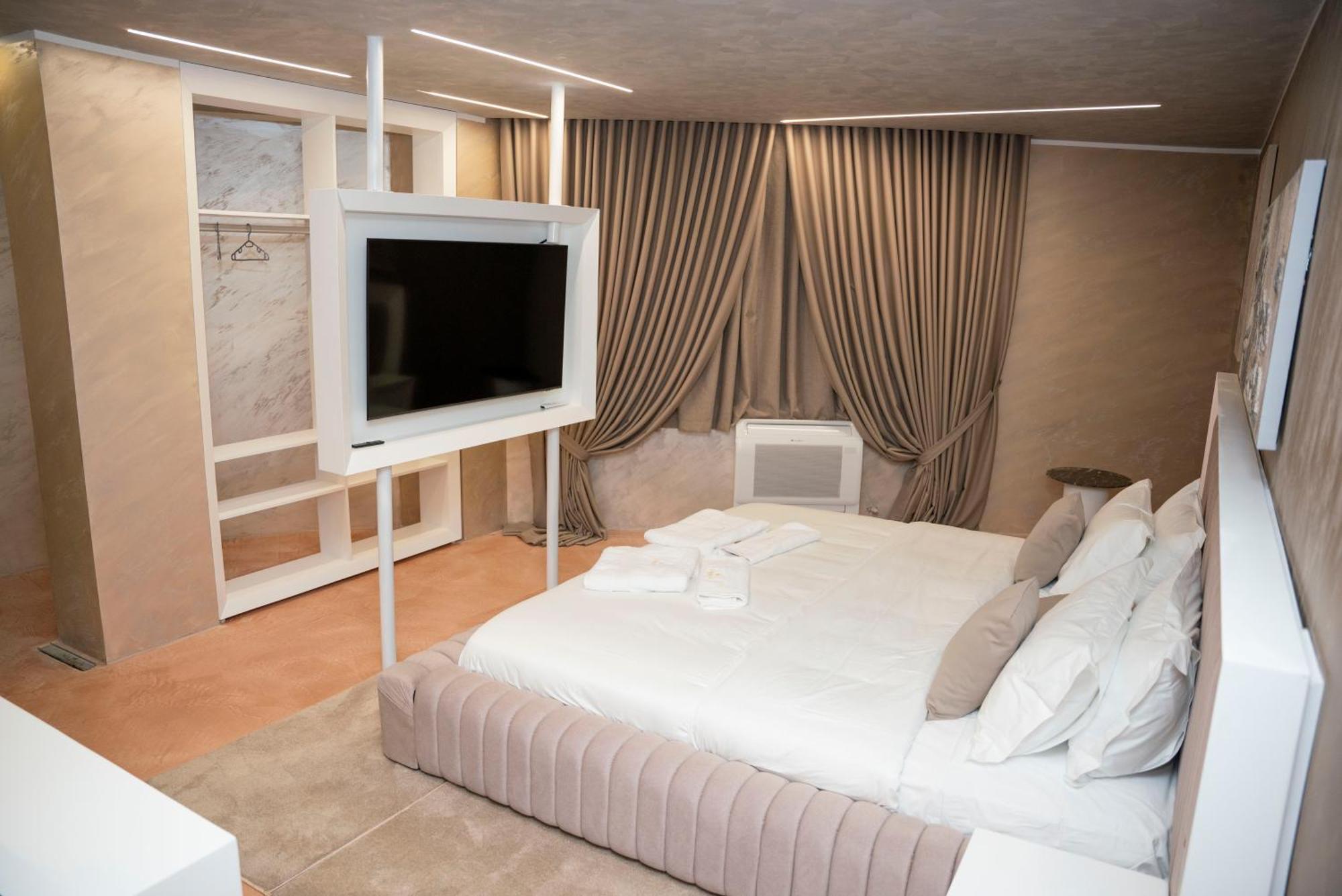 Hotel Pernoca Durrës Exteriör bild